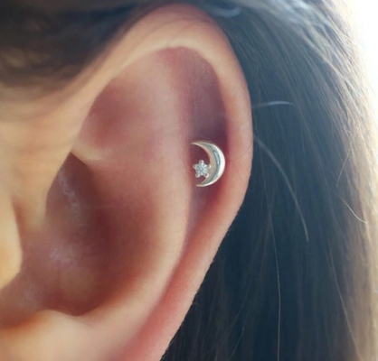 925 Sterling Silver Tiny CZ Moon Piercing Stud Bàn tai với chuông quay lại