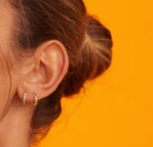18K vàng bọc em bé Emerald CZ Huggie Băng tai cho cô gái đồ trang sức hàng ngày