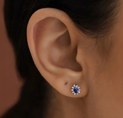 Đơn giản là 18K vàng mạ đinh hoa saphir và trắng hình khối vòng tai Zircon cho đính hôn