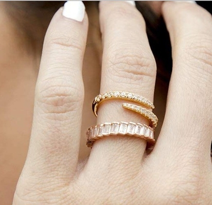 14K vàng bọc cubic Zirconia mở Twist Eternity Band nhẫn ECO thân thiện