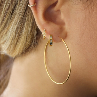 Chiếc bông tai phong cách 14K vàng Vermeil Star Set Kim cương ôm vòng tròn cho phong cách dễ dàng