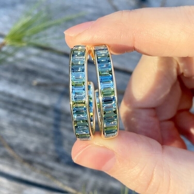 Vật liệu chính đồ trang sức Baguette bạc Topaz màu xanh và xanh lá cây Stud Hoops cho phong cách cổ điển