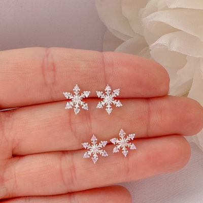 925 Sterling Silver Rhodium Plated CZ Snowflake Stud Bàn tai 2g