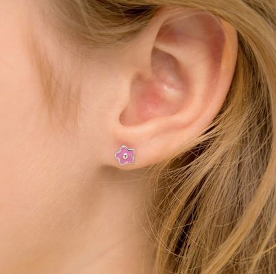 Bông tai nụ hình hoa tráng men hồng 6mm bằng bạc 925 với logo tùy chỉnh và thẩm định của bên thứ ba dành cho trẻ em