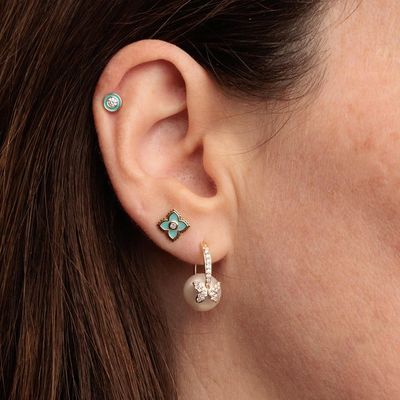 Bông tai nụ hoa nhỏ mạ vàng 18K tráng men ngọc lam trên Bạc 925