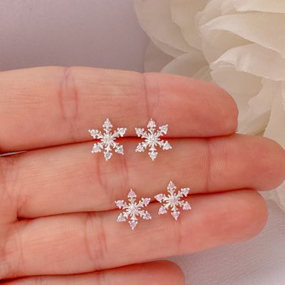 925 Sterling Silver Rhodium Plated CZ Snowflake Stud Bàn tai 2g