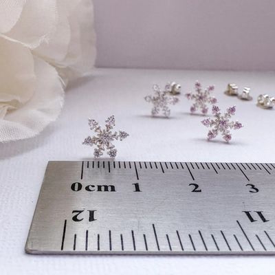 925 Sterling Silver Rhodium Plated CZ Snowflake Stud Bàn tai 2g