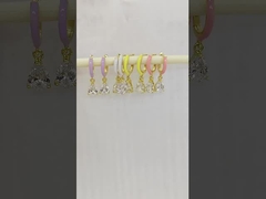Đá cắt màu trắng cubic Zirconia & Pink Enamel Dangle Hoop